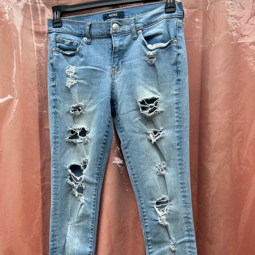 Aero low rise ripped skinny jeans sz 8